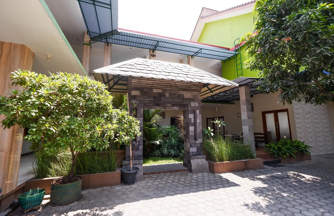 Mawar Indah Hotel Near Stasiun Balapan Solo Mitra Reddoorz-1