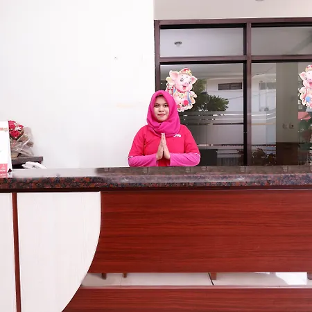 Mawar Indah Hotel Near Stasiun Balapan Solo Mitra Reddoorz-2